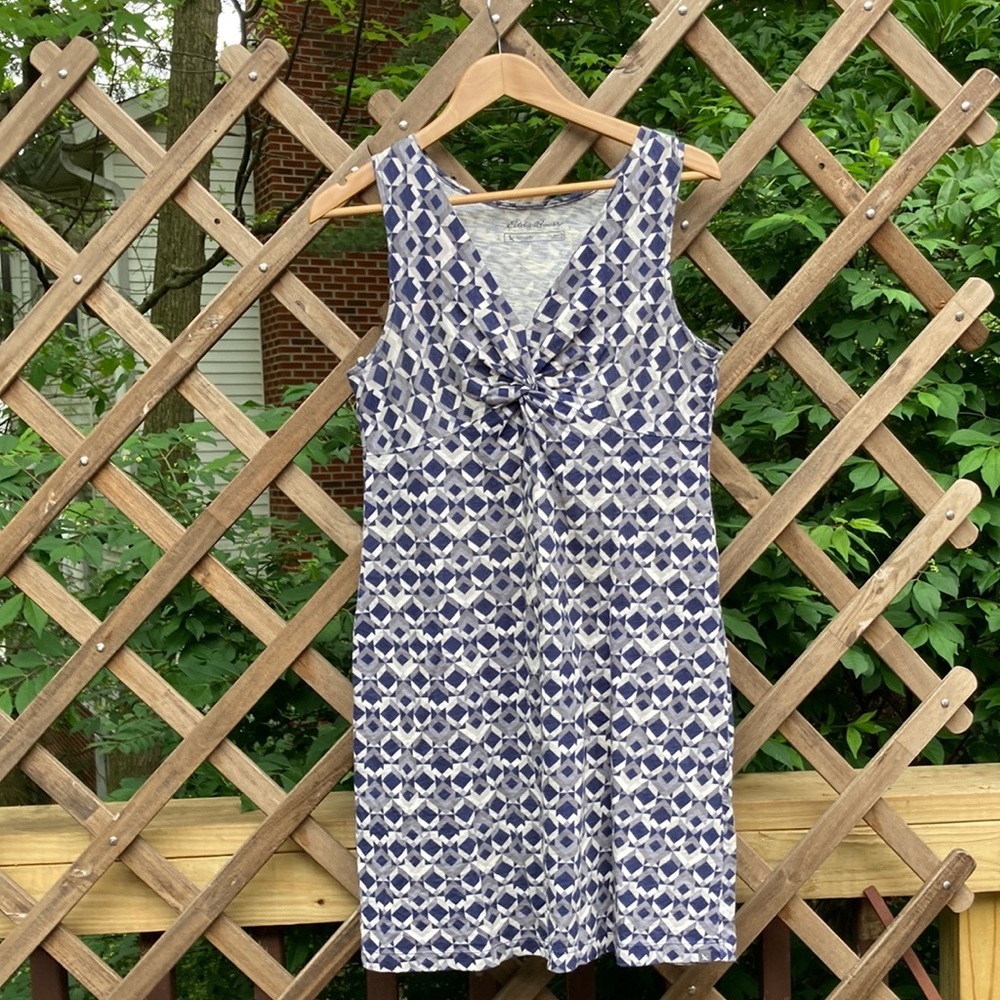 Eddie Bauer outdoor woman’s dress, geometric pattern, v neck, size small (D15)